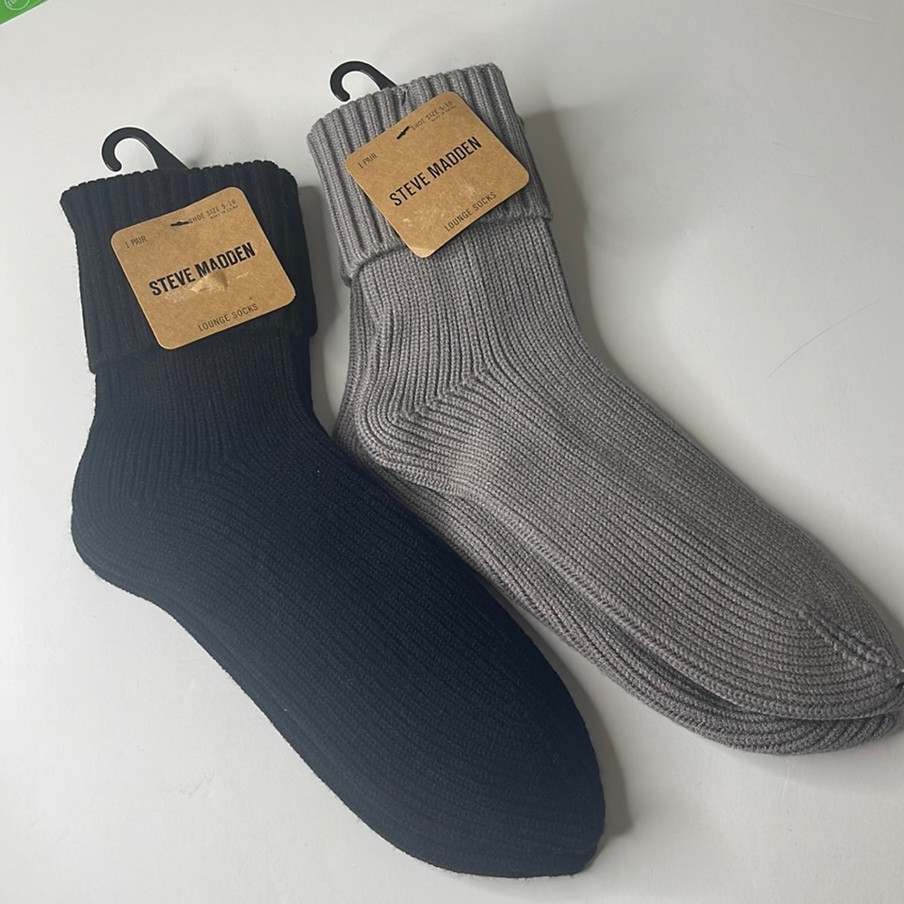Steve Madden Lounge Socks. 2 Pairs. Black and Gray